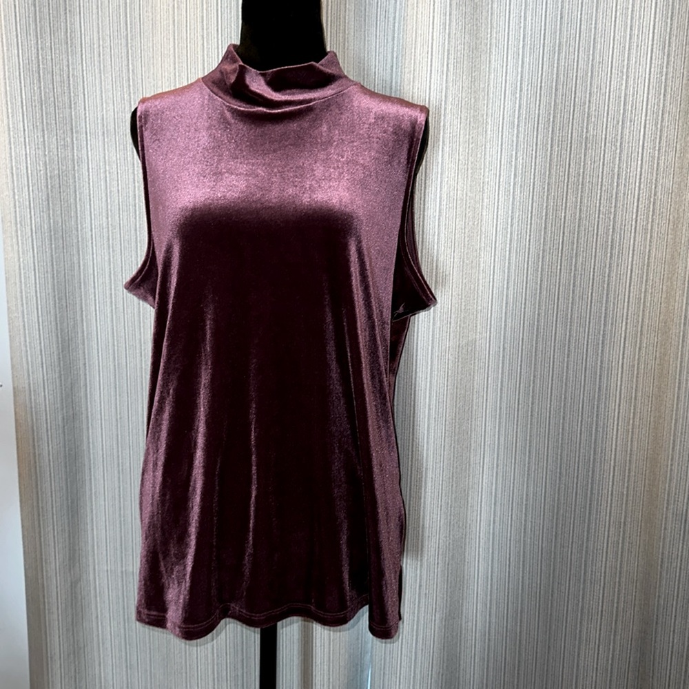 Chicos size 2 (L-XL) purple velvet mock turtleneck sleeveless blouse.